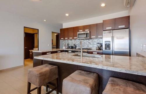 Libertad Apartment | Ocean View, 2 Infinity Pools, Pedregal, Walkable