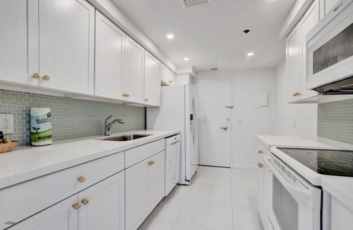 Mid Beach Apartment | Ocean View 2BD Penthouse /Beach Service/PH-6