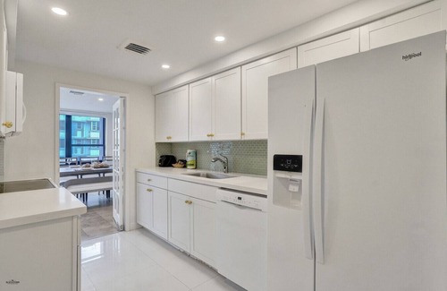 Mid Beach Apartment | Ocean View 2BD Penthouse /Beach Service/PH-6