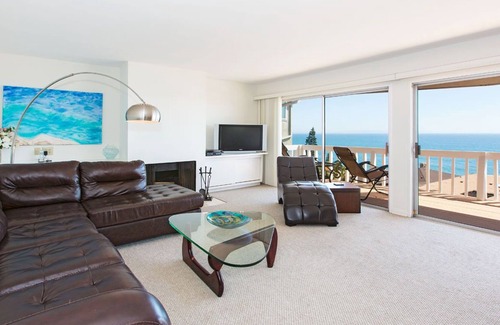 Malibu Villa | Ocean View 3000 sq ft Villa steps from sandy Beach, close to sights - sleeps 12