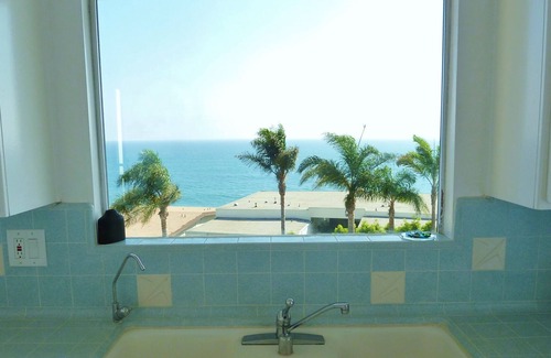 Malibu Villa | Ocean View 3000 sq ft Villa steps from sandy Beach, close to sights - sleeps 12