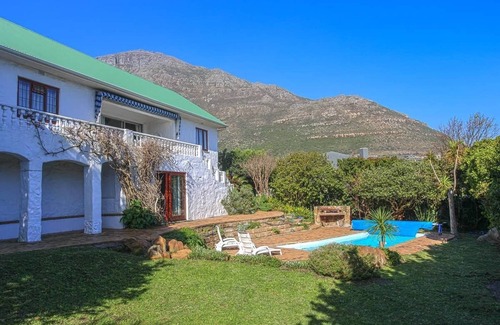 Scott Estate Villa | Ocean view 4 bedroom villa with pool - Bahari House.