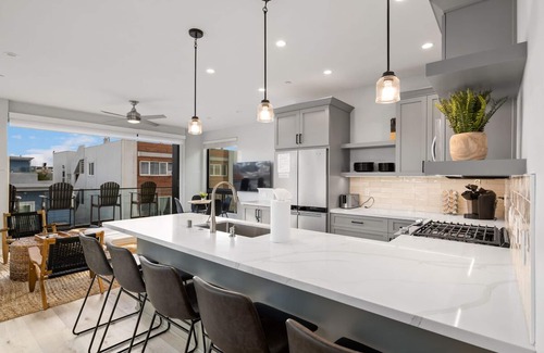 South Mission Beach House | OCEAN VIEW - 6 br/Sleeps 18