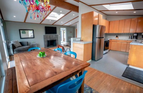 Carlsbad House | Ocean view beach home/bch access/spa/putting green