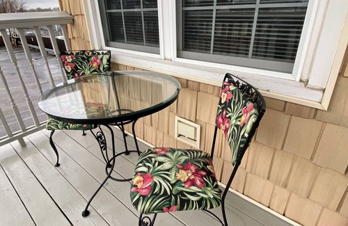 Old Orchard Beach Condo | Ocean view! Cozy Condo w/Kitchen, Living Area, Porch, 2 Reserved Parking Spaces