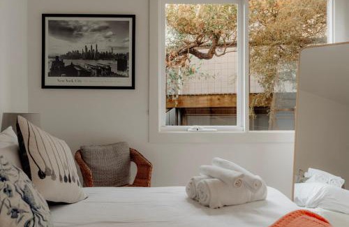 Lorne House | OCEAN VIEW Coastal 3 BEDROOM Retreat in Lorne - Balcony, Fireplace, Free WiFi Warm Coastal Charm