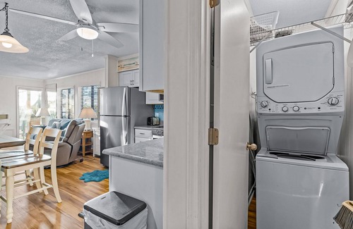 Ocean Isle Beach Condo | Ocean-view condo in beachfront complex with balcony & outdoor pool