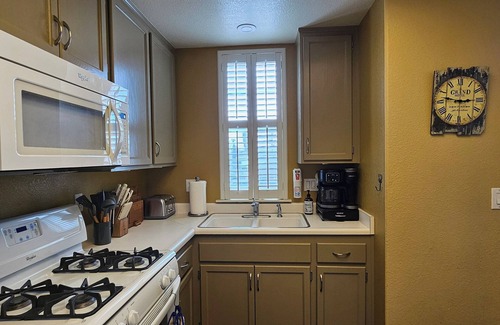 Oceano Condo | Ocean view condo a block from the beach