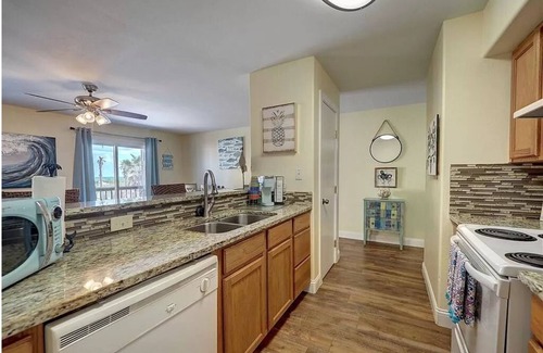 Corpus Christi Condo | Ocean view Condo with Balcony 5 mins Walk to Beach
