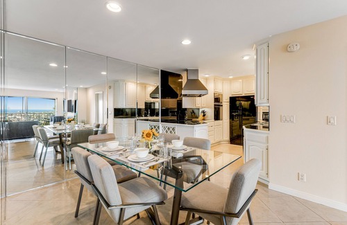 Santa Ana Heights Condo | Ocean-view condo, balcony, clubhouse, gym, pool, hot tub, snowbird haven