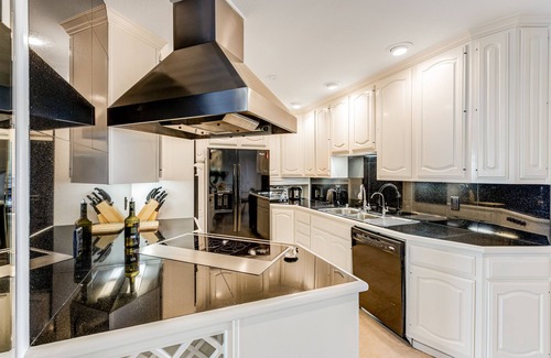 Santa Ana Heights Condo | Ocean-view condo, balcony, clubhouse, gym, pool, hot tub, snowbird haven