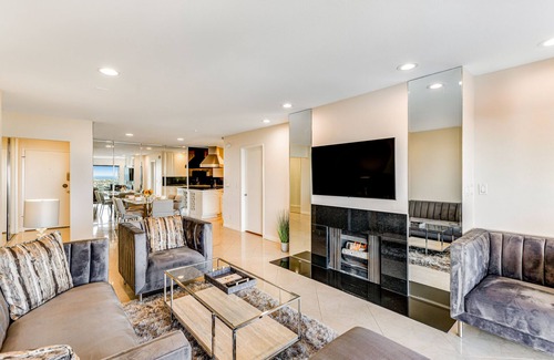Santa Ana Heights Condo | Ocean-view condo, balcony, clubhouse, gym, pool, hot tub, snowbird haven