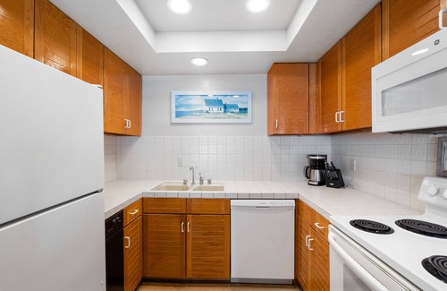 South Oceanside Condo | Ocean-view condo with private deck, washer/dryer, fireplace, & easy beach access