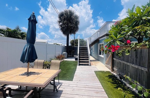 Interchange Square House | Ocean View Cottage with Rooftop Deckn