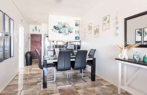 Winklespruit Apartment | Ocean View Escape 2-bedroom apartment in Kingsburgh with AC and Private Rooftop