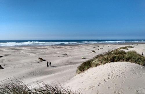 Beverly Beach House | Ocean View Family & Couple Getaway