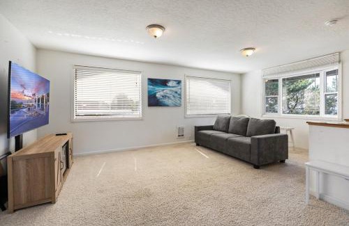 Beverly Beach House | Ocean View Family & Couple Getaway