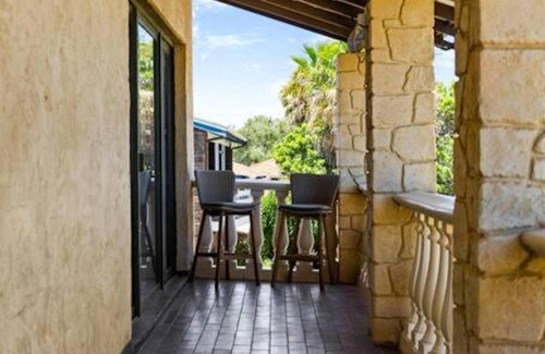 Falcon House | Ocean view family house 5x2 family and living rooms x2 sleeps13 people
