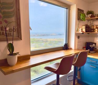 Newhaven Apartment | Ocean view flat with cozy vibes