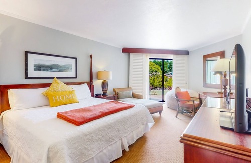 Hanamaulu Condo | Ocean-view ground-floor condo with amazing resort pools, gym, spas & restaurants