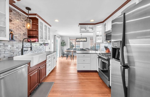 Lincoln City House | Ocean View Haven - Walk to the Beach