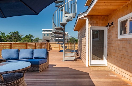 Ocean Bay Park House | Ocean View Home w/a Rooftop Sundeck, Free WiFi, Private Pool, & Central A/C