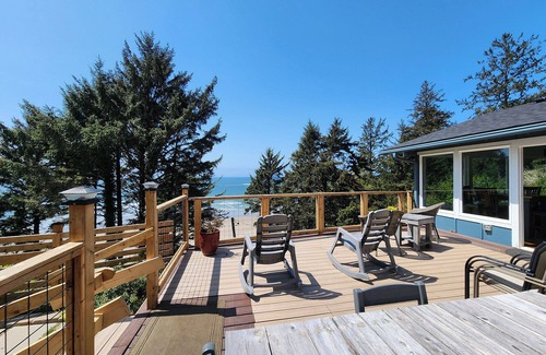 Otter Rock House | Ocean View in Otter Rock! Wood Stove! Surfing~Otter Rock Hideaway