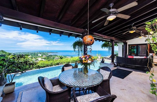 Tamarindo House | ♛Ocean view Infinty Edge Pool with in-law suite♛