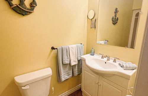 Cow Head Bed & Breakfast | Ocean-View Inn in Gros Morne | Sleeps 12 | 5 Ensuite Rooms + Full Kitchen