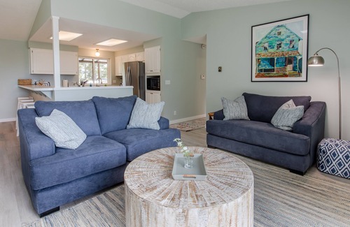 Neahkahnie Beach House | Ocean View Manzanita home - walk to beach and town!