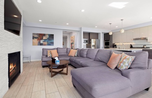 Hollywood Beach House | Ocean view modern home with bikes, grill, game tables, fireplace, W/D, & AC