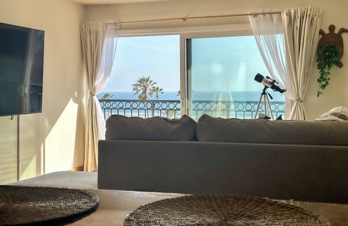 Ocean Park Bed & Breakfast | Ocean View One-Bedroom walking distance from the Santa Monica Pier!