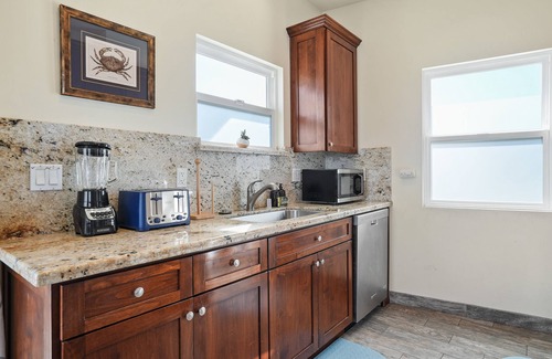 South Mission Beach Apartment | Ocean View Paradise w/Private Patio, Parking, W/D & Location!