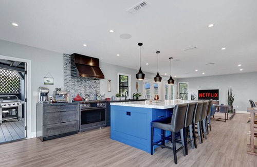 La Jolla Mesa House | OCEAN VIEW/Pool/Gourmet Kitchen/Outdoor Oasis near La Jolla! Sleeps 7 People!