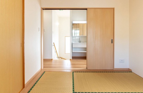 Motobu House | Ocean view rental villa, 8 minutes walk to Churaumi Aquarium, 2 minutes walk to Ocean Expo Park Emerald Beach entrance, free BBQ facilities