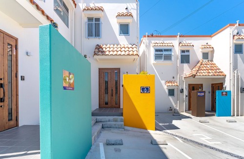 Motobu House | Ocean view rental villa, 8 minutes walk to Churaumi Aquarium, 2 minutes walk to Ocean Expo Park Emerald Beach entrance, free BBQ facilities