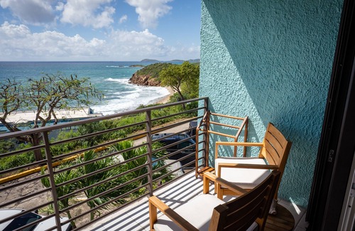 Bolongo Bay Condo | Ocean View, Spacious Condo next to Pool