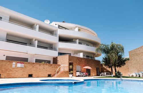 Ameijeira Apartment | Ocean view, spacious, Family Apartment with Pool, 5 min walk to beach