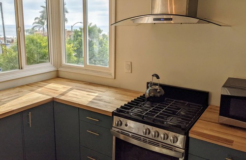 El Porto Apartment | Ocean View, Steps to the Beach