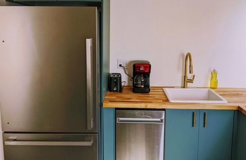 El Porto Apartment | Ocean View, Steps to the Beach