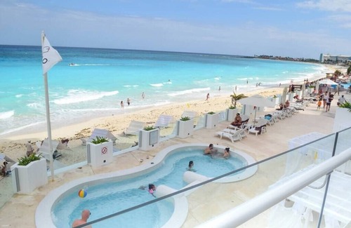 Zona Hotelera Condo | Ocean view studio, great views, balcony, beach, pool, gym, jacuzzi