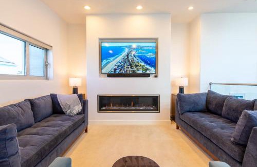 Mission Beach House | Ocean view, two-level condo with stunning view, decks, fast WiFi & fireplace