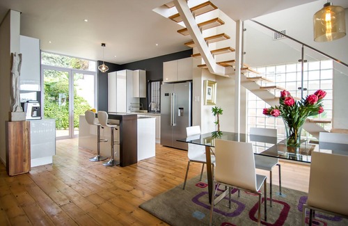 Green Point House | Ocean View Villa: Cape Town- Panoramic Sea Views, sparkling pool, ideal location