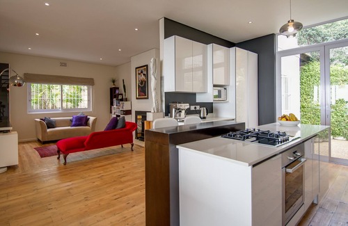 Green Point House | Ocean View Villa: Cape Town- Panoramic Sea Views, sparkling pool, ideal location