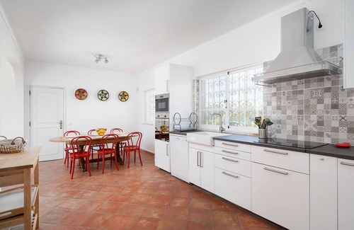 Silves Villa | Ocean view villa. Private pool garden. Close to all. AC. High speed internet.