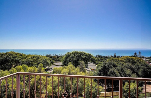 The Mesa House | Ocean View Villa - exceptional ocean views, A/C, centrally located to beach & downtown