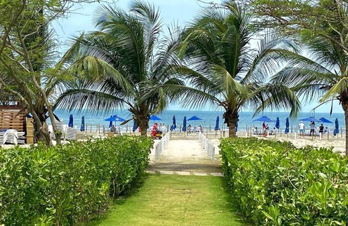 Zona Norte Condo | Ocean View w/direct access to Manzanillo Beach in Cartagena - Serena Del Mar