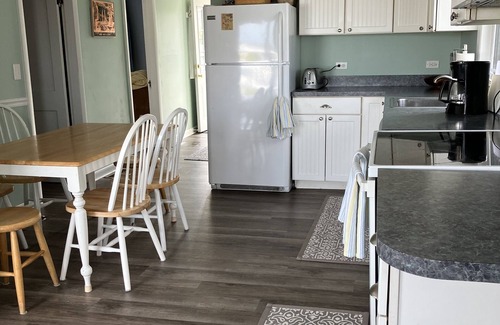 Eastward Look House | Ocean View~Walk to Scarborough Beach~4BR 3BA 3 level Affordable Private Home