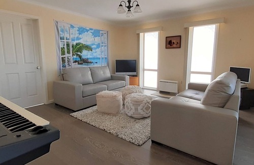 San Remo House | Ocean View with beach and shops at door step