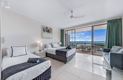 Airlie Beach Hotel | Ocean views 27A